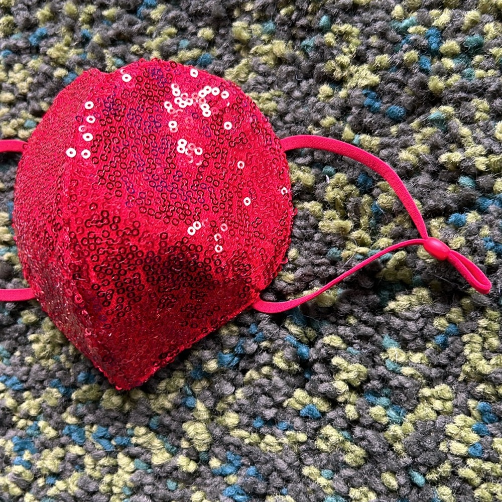 Nordstrom Red Heart-Shaped Sequin Face Mask - Picture 2 of 4